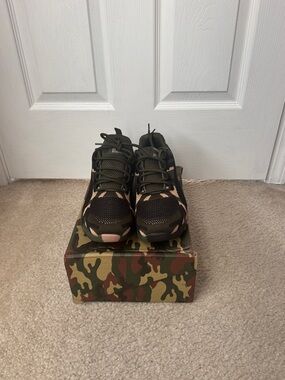 Skechers Olive Green & Tan Camo Athletic Sneakers